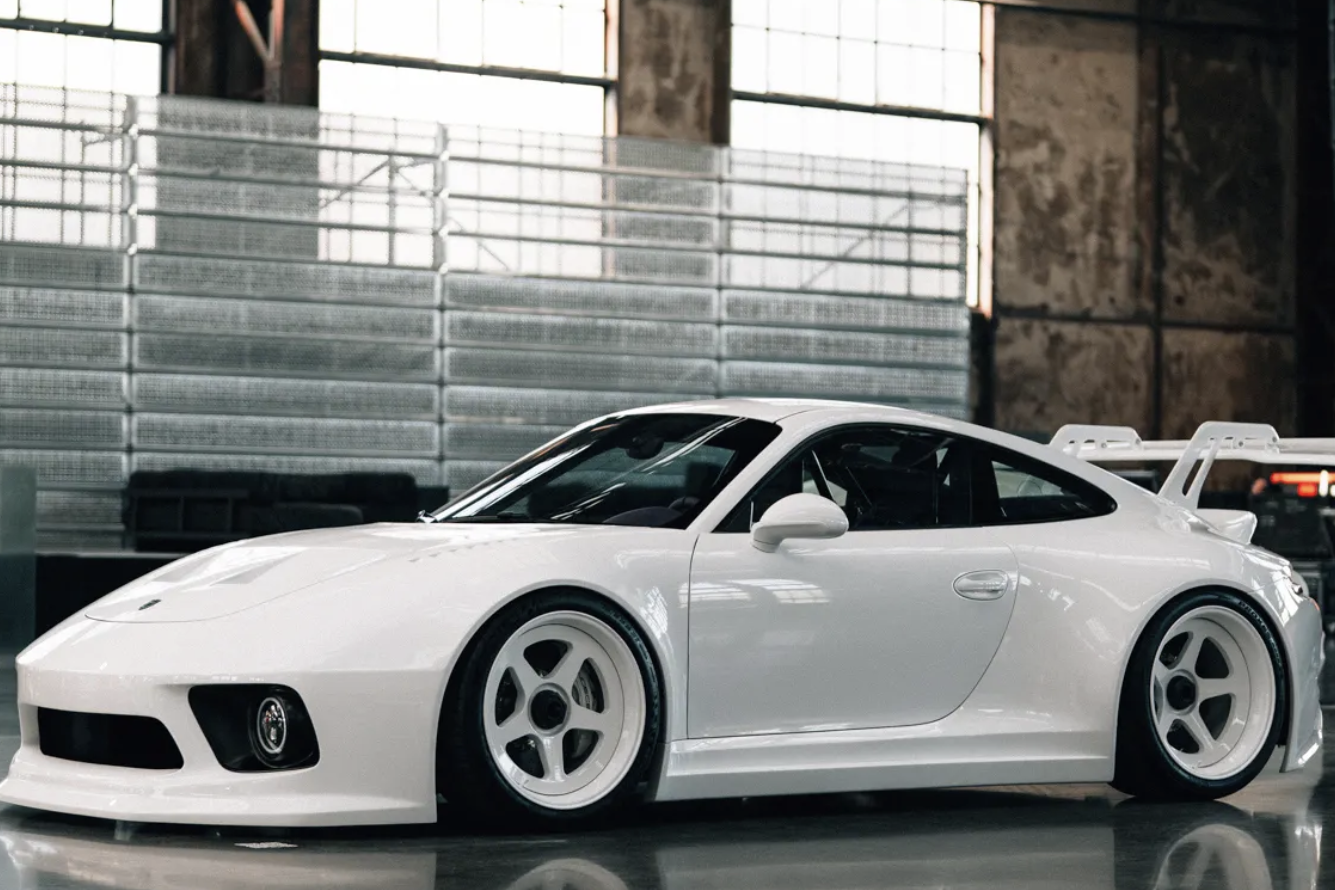 Hãng độ vô danh vượt mặt Porsche với bản hồi sinh 911 táo bạo