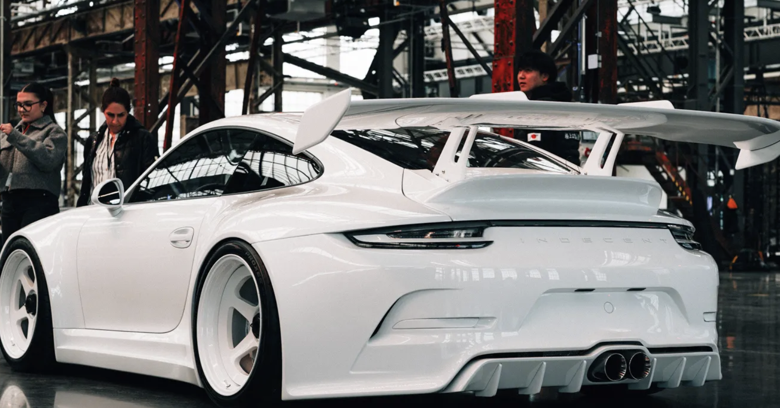 Hàng độ vô danh vượt mặt Porsche với bản hồi sinh 911 tạo bão