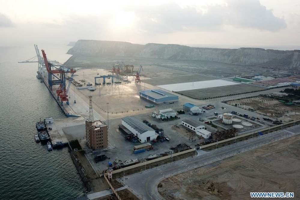 Pakistan mở hành lang trên bộ đến Iran giữa lúc eo biển Hormuz tắc nghẽn