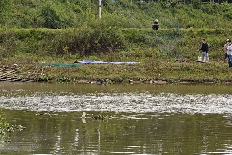 Phát hiện thi thể nam giới nổi trên sông Tích gần đại lộ Thăng Long