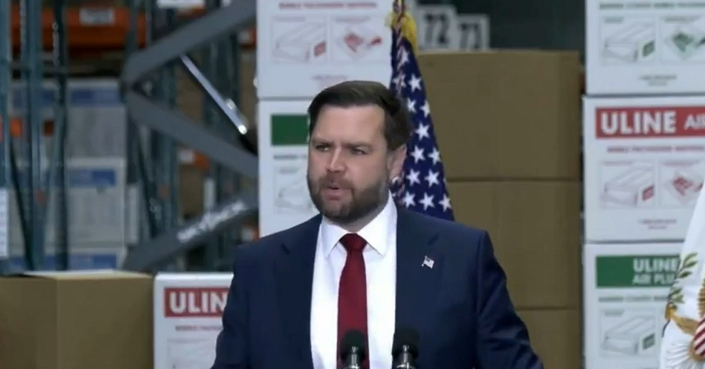 'Phó tướng' của ông Trump lên tiếng về thông tin kho tên lửa của Mỹ cạn kiệt