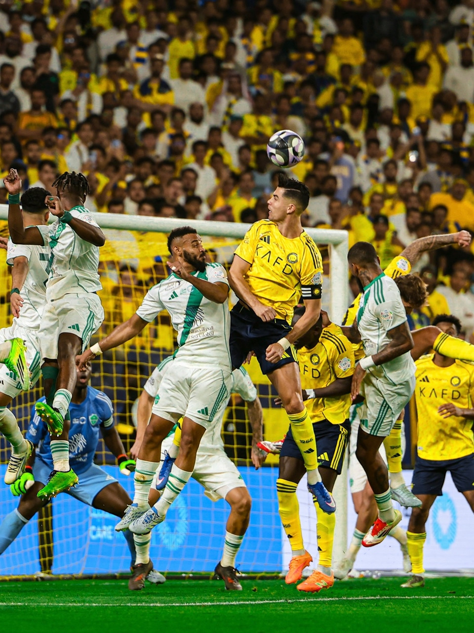 https://static-images.vnncdn.net/vps_images_publish/000001/000003/2026/4/30/ronaldo-al-nassr-1-182.jpg