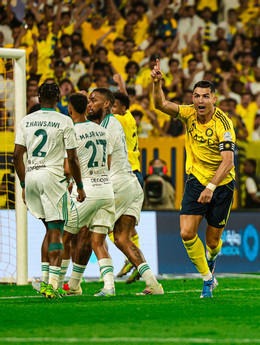https://static-images.vnncdn.net/vps_images_publish/000001/000003/2026/4/30/ronaldo-al-nassr-183.jpg