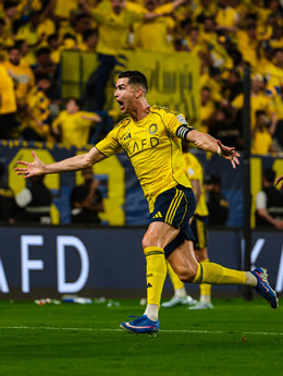 https://static-images.vnncdn.net/vps_images_publish/000001/000003/2026/4/30/ronaldo-al-nassr-2-184.jpg