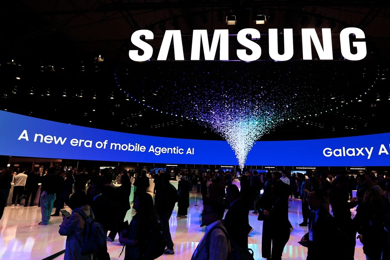 Samsung báo lãi tăng gấp 8 lần giữa 'cơn khát' chip toàn cầu