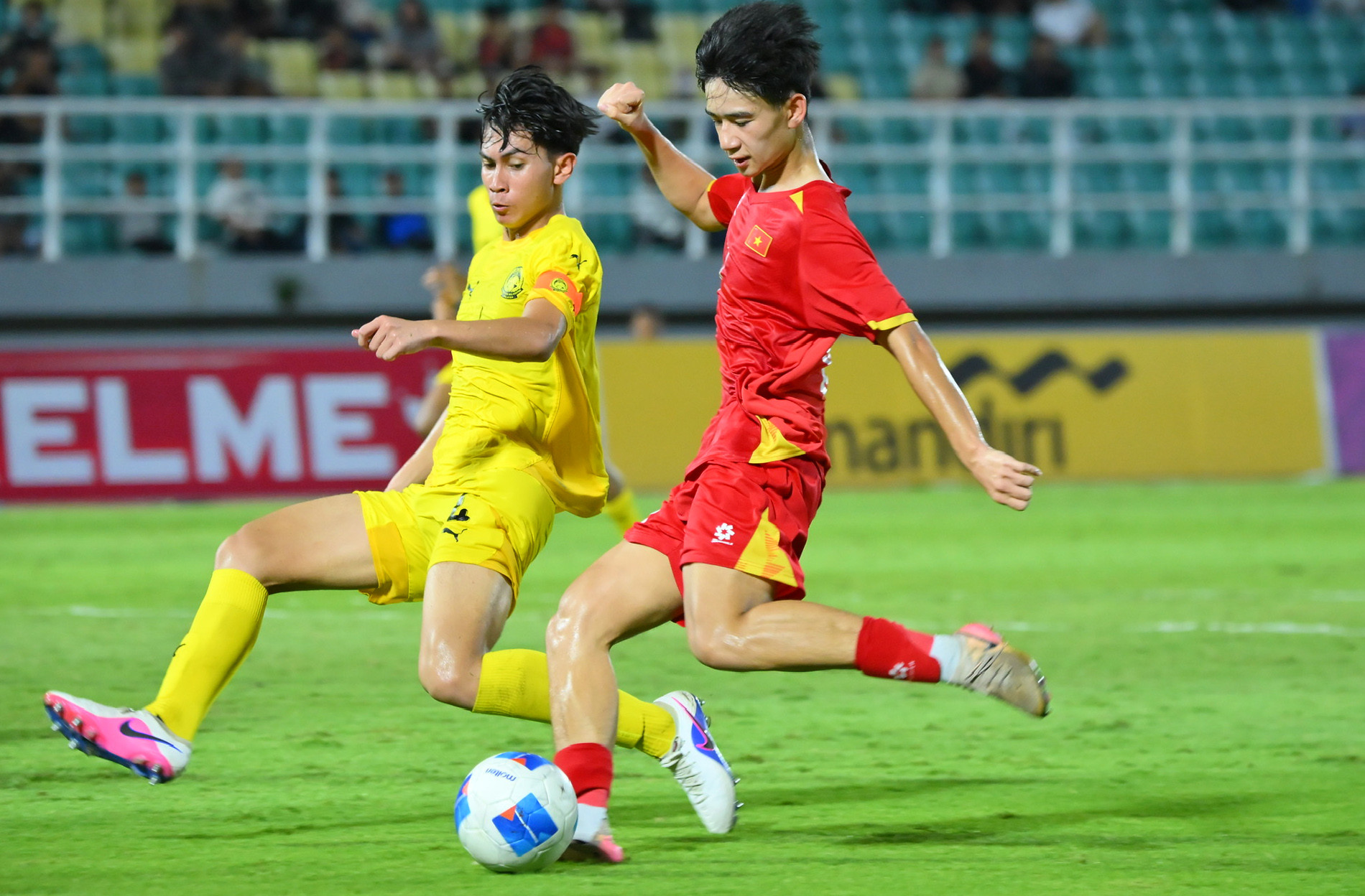 u17 viet nam malaysia 2.jpg