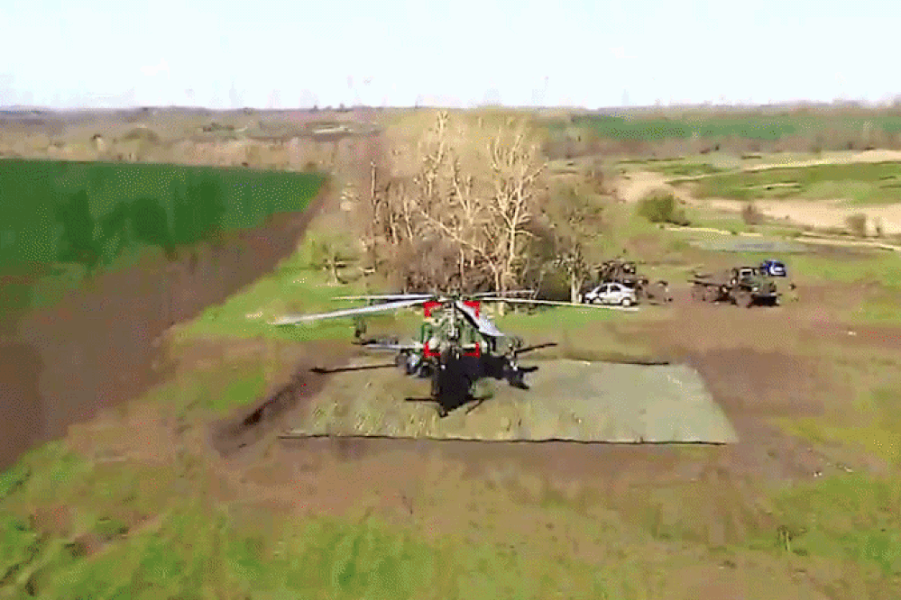 UAV cảm tử Ukraine tấn công bãi đậu trực thăng quân sự Nga