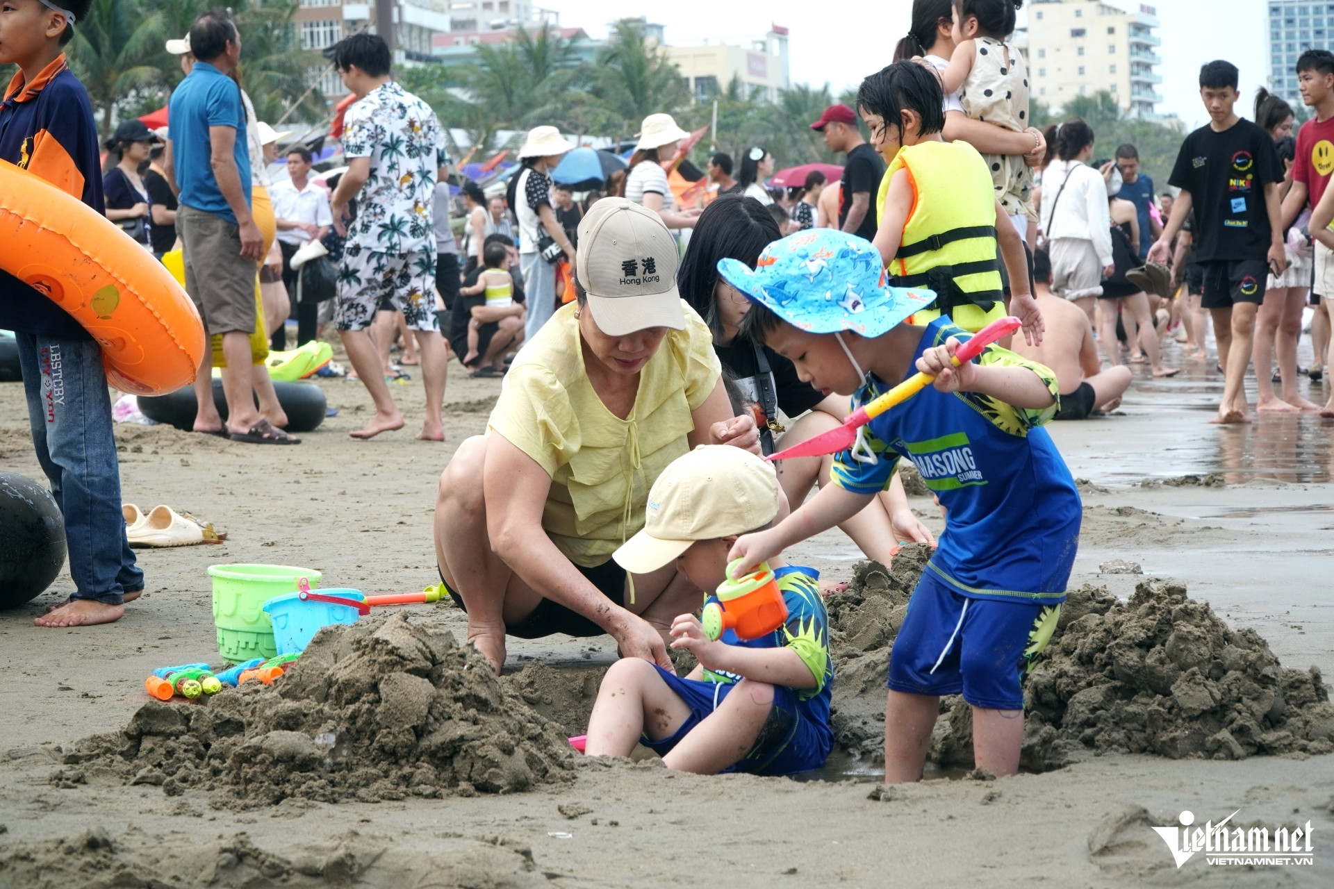 W-a6Xe ô tô nối đuôi nhau xuống.JPG.jpg