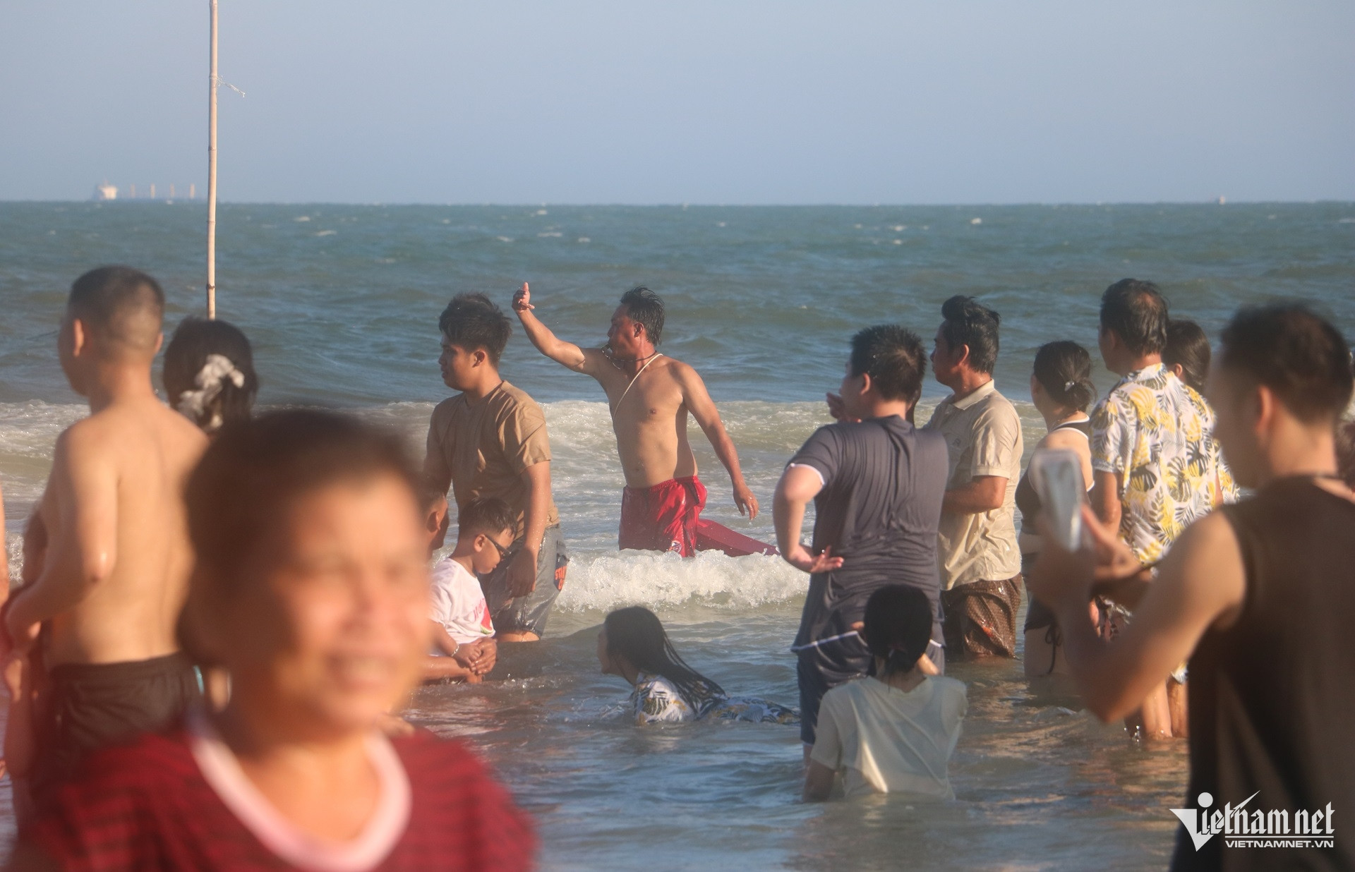 W-Biển Vũng Tàu chật cứng ngày đầu lễ 30.4, ô tô nhích từng mét trên đường Thùy Vân.7.JPG.jpg