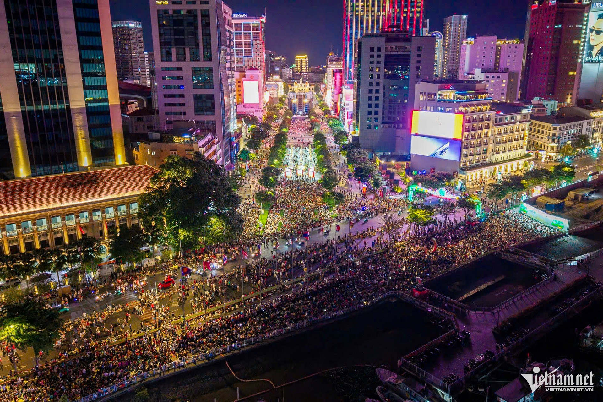 W-pháo hoa TPHCM_ 11.jpg