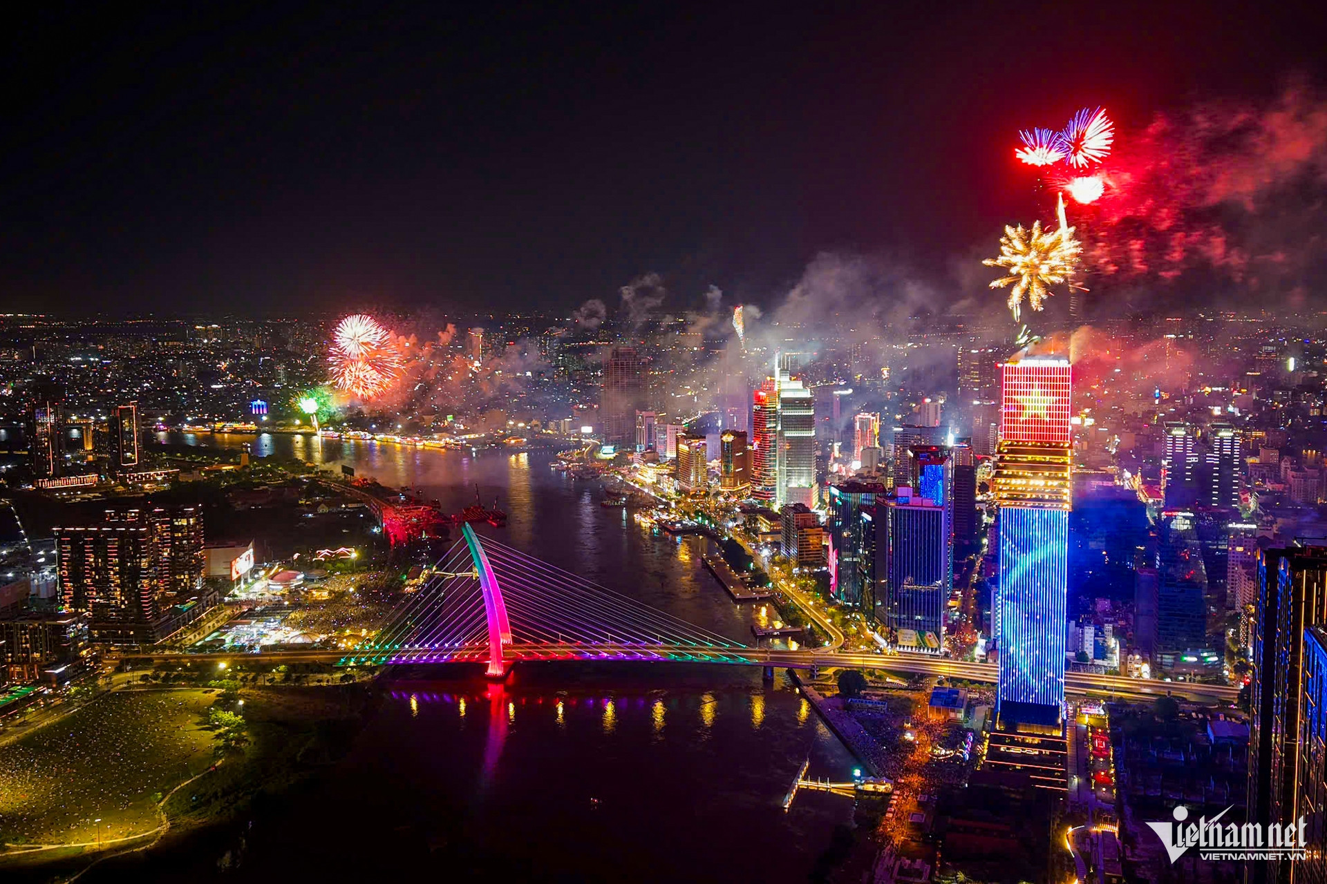 W-pháo hoa TPHCM_ 12.jpg