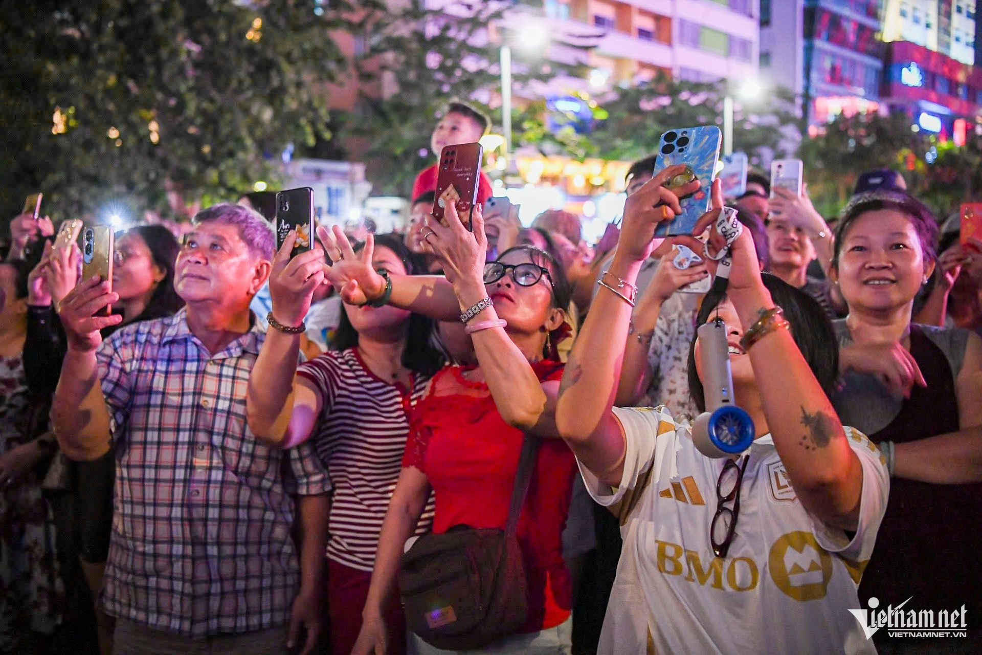 W-pháo hoa TPHCM_ 4.jpg