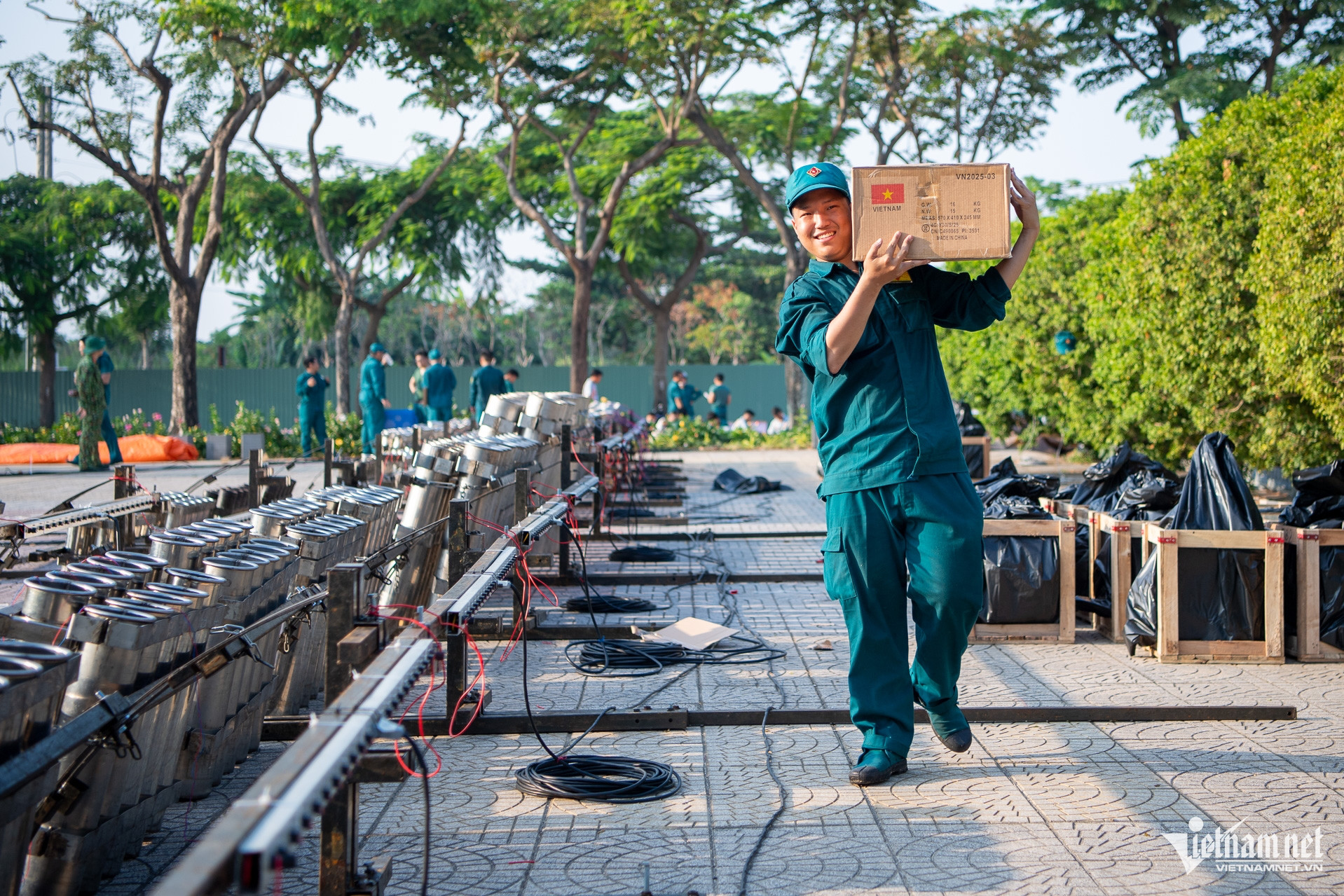 W-Trận địa pháo hoa TPHCM  Tuấn Hùng 33.jpg