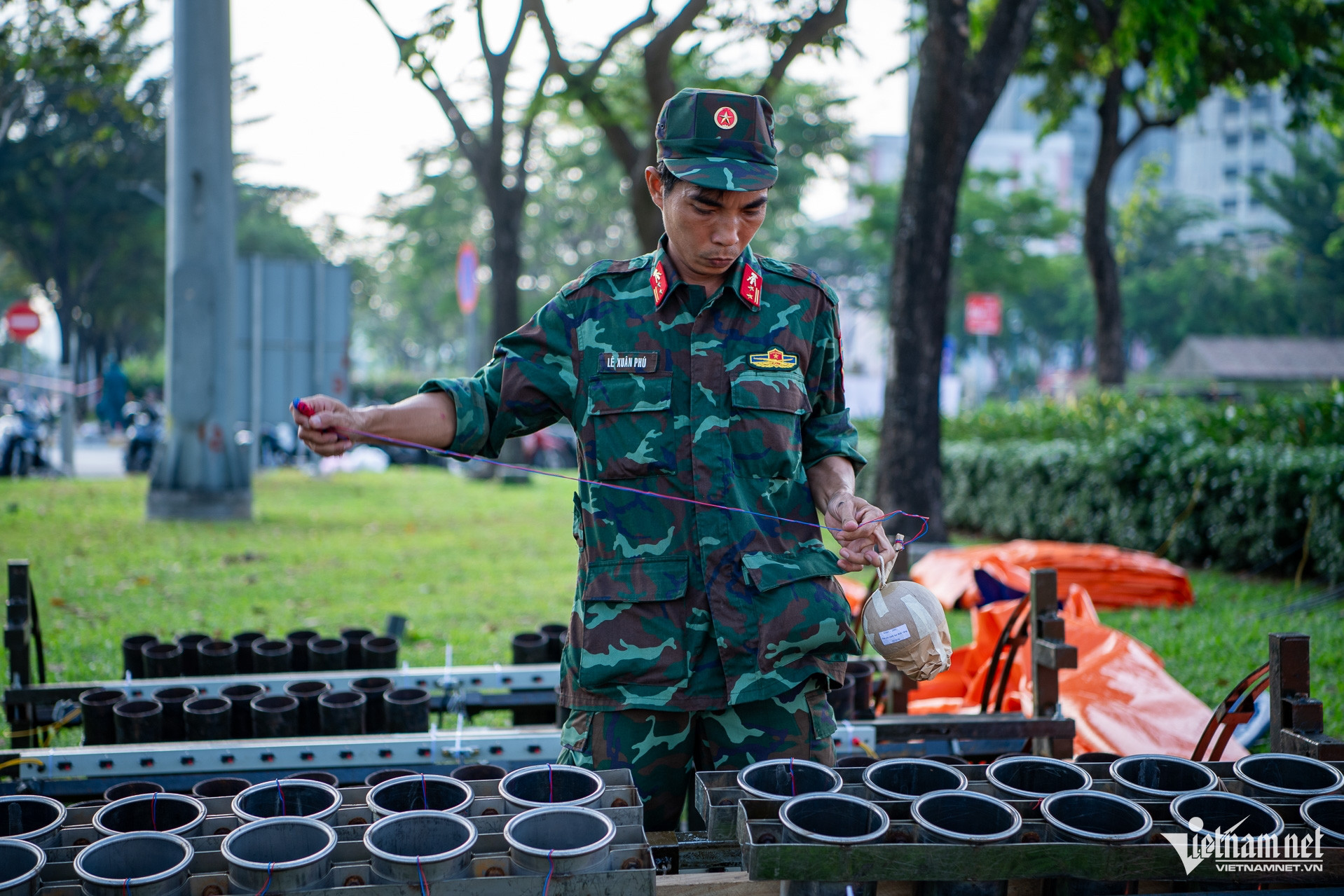 W-Trận địa pháo hoa TPHCM  Tuấn Hùng 39.jpg