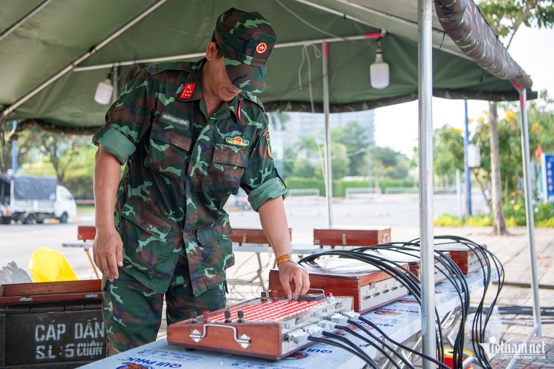 W-Trận địa pháo hoa TPHCM  Tuấn Hùng 48.jpg