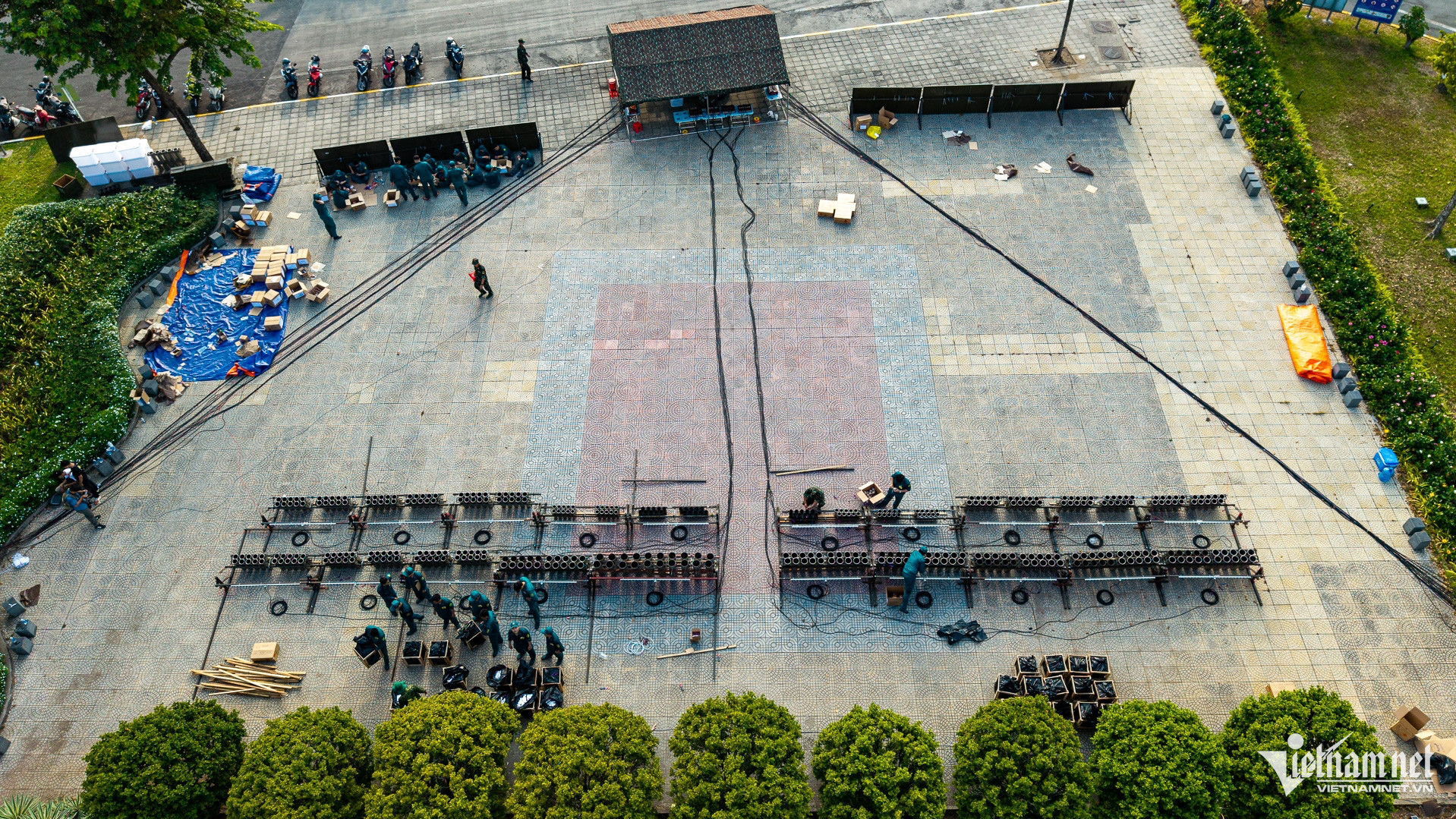 W-Trận địa pháo hoa TPHCM  Tuấn Hùng 6.jpg