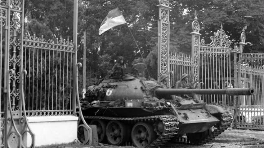 Xe tang huc do Dinh Doc Lap.jpg