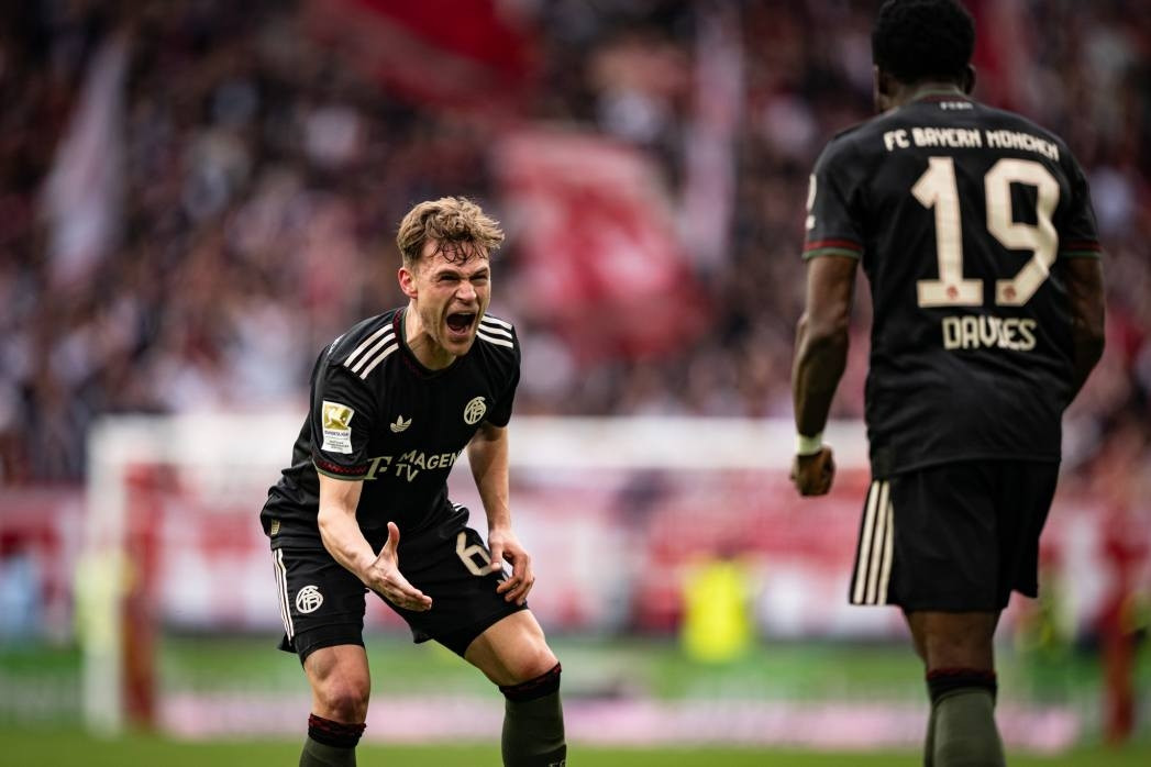  Bayern Munich ngược dòng khó tin phút bù giờ 