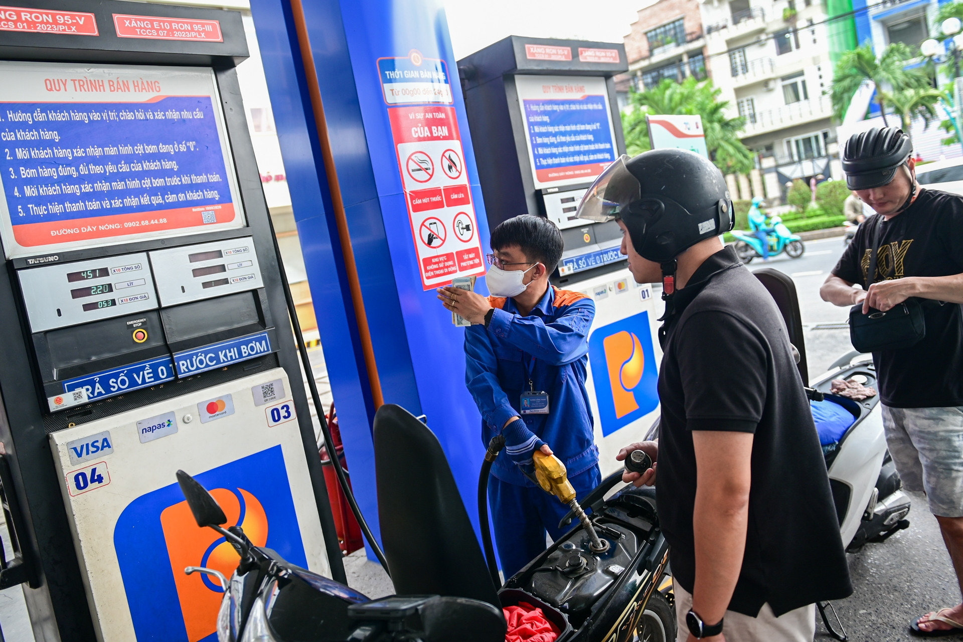 Bộ Công Thương: Đã mua được thêm 3,2 triệu m3 xăng dầu, đủ dùng hết tháng 4