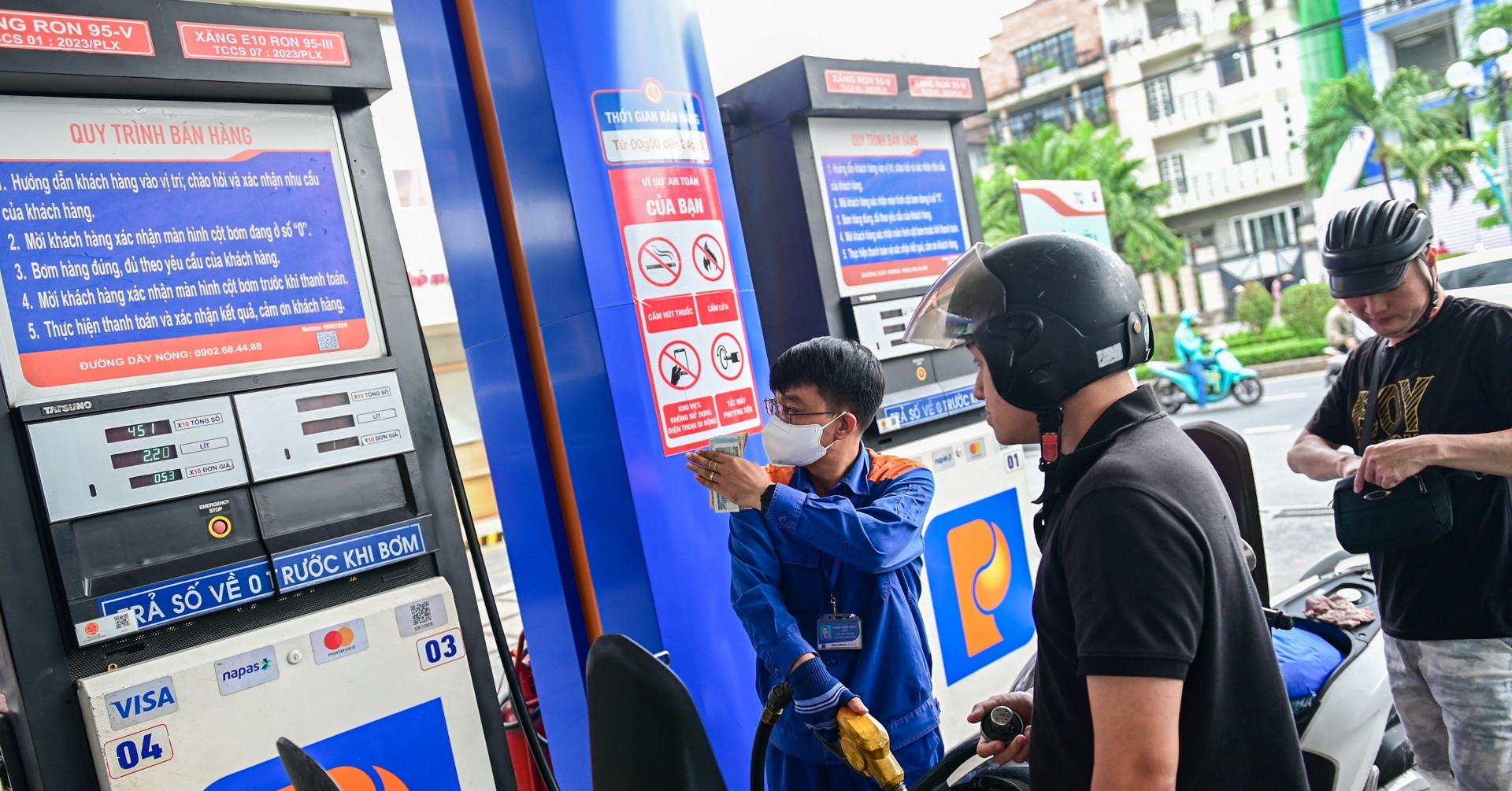 Bộ Công Thương mua thêm 3,2 triệu m3 xăng dầu, đảm bảo cung ứng hết tháng 4