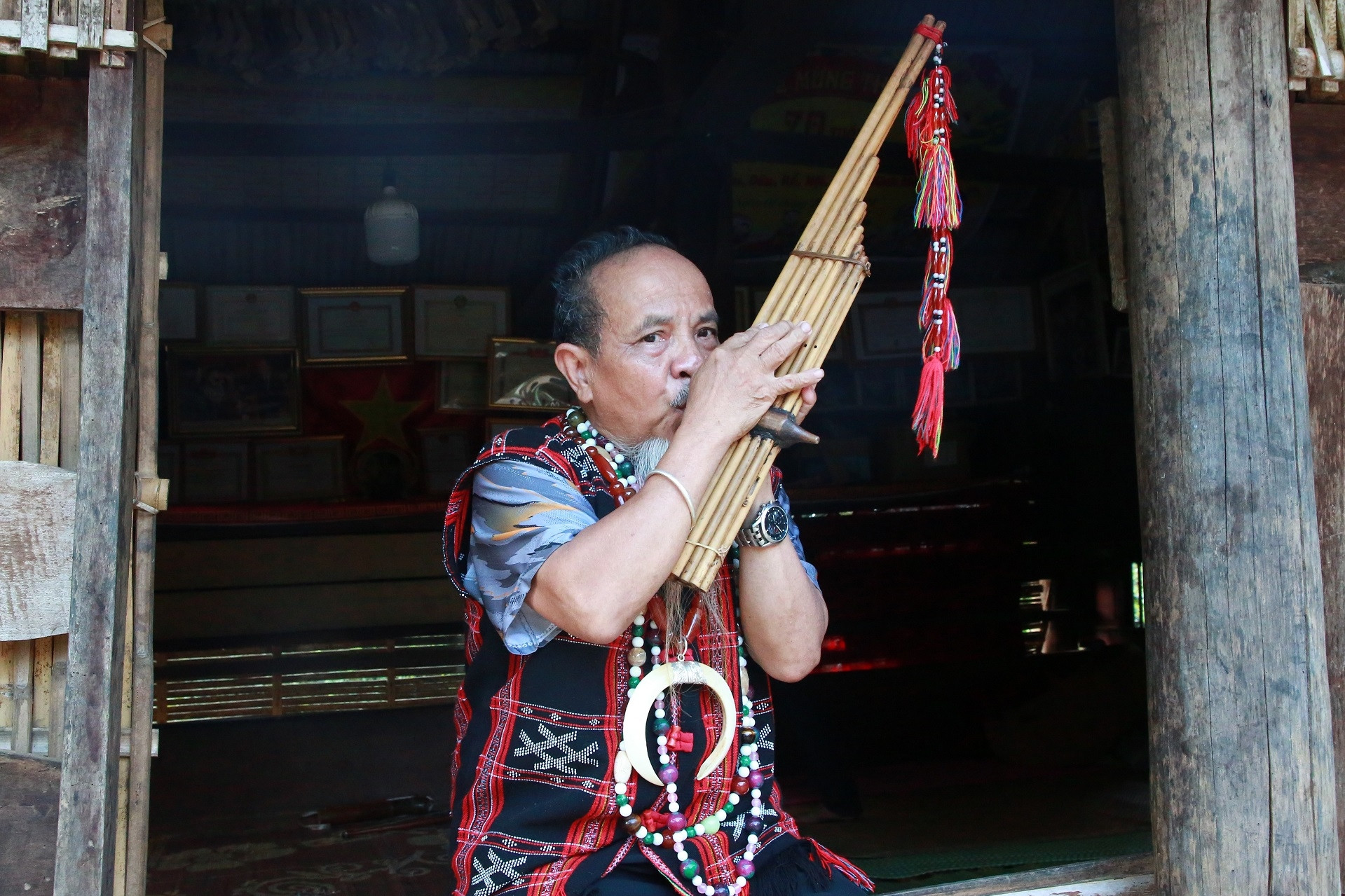 Già làng 78 tuổi chơi hơn 20 loại nhạc cụ