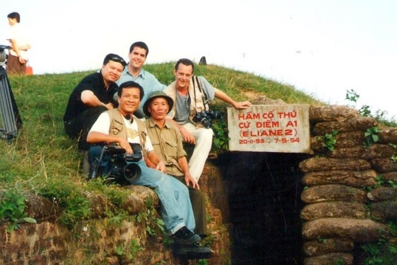 Khách Anh xuyên Việt tìm những người xa lạ từng gặp hơn 30 năm trước