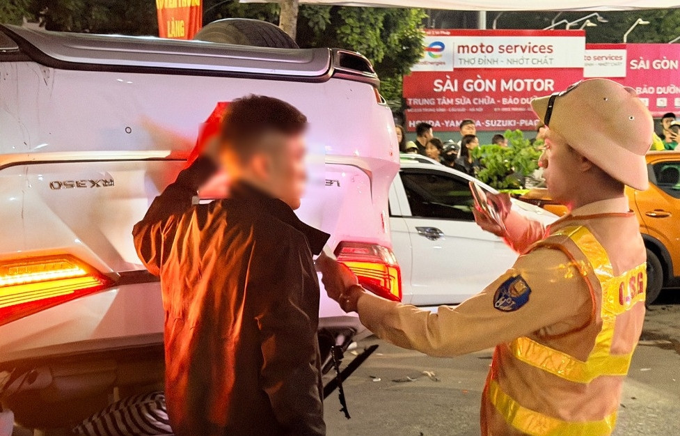 Khởi tố tài xế ô tô Lexus gây tai nạn liên hoàn ở Hà Nội