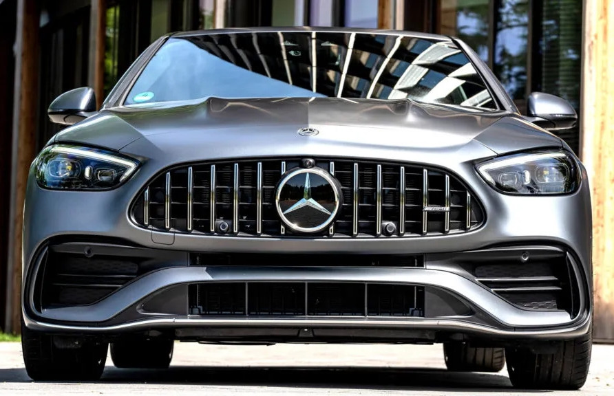 Mang Mercedes-Benz C300 đi bảo dưỡng, nữ chủ xe phát hiện 'xế cưng' ở quán bar