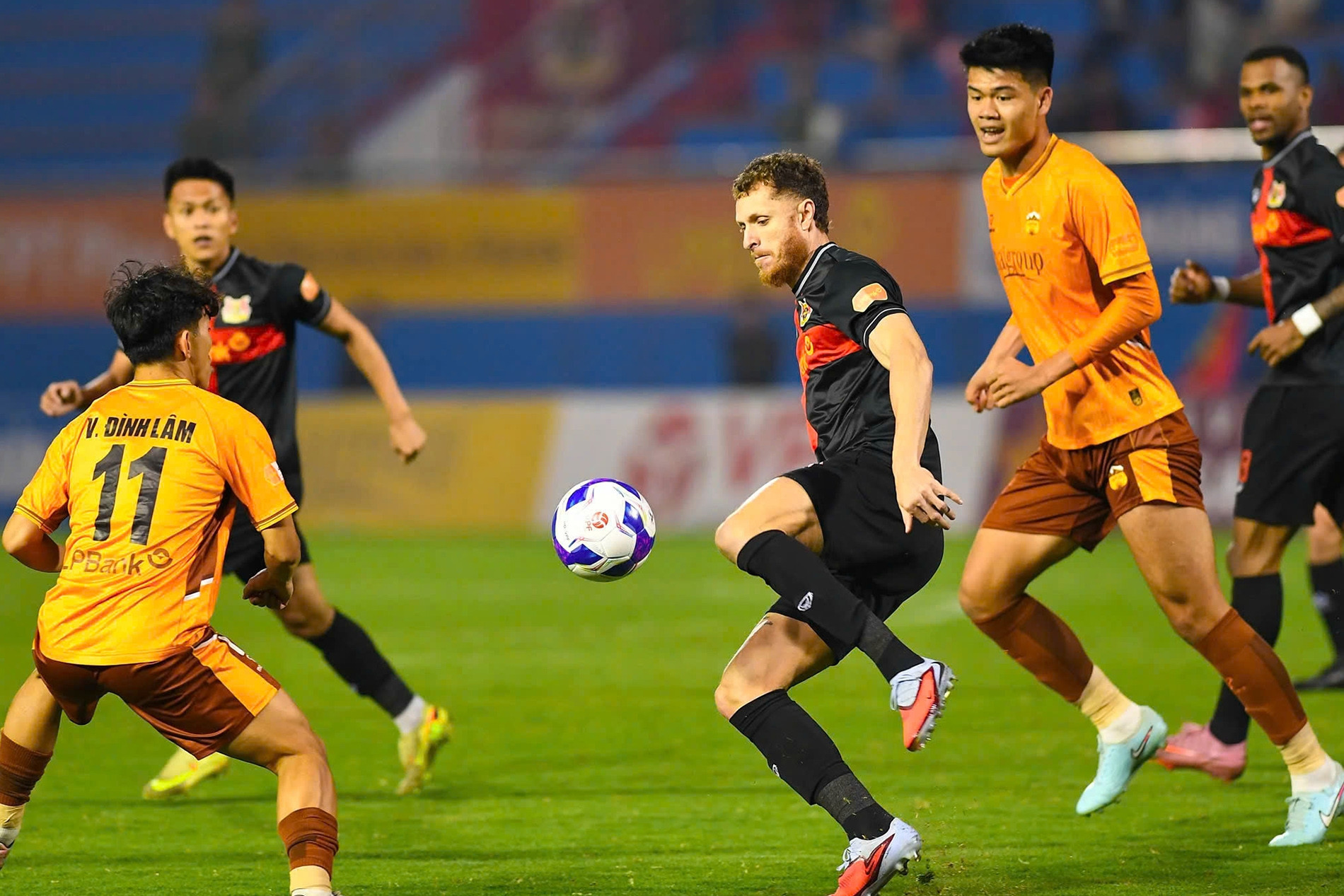 Nhận định HAGL vs Ninh Bình: Ngày về của ông Vũ Tiến Thành