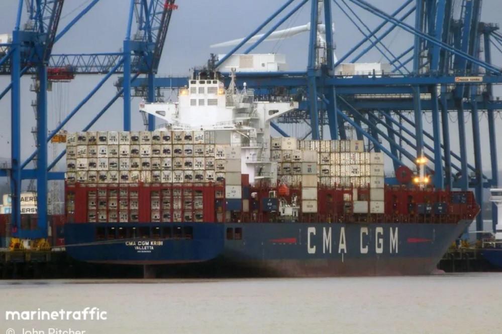 Tàu của Pháp đi qua eo biển Hormuz, Israel không kích dữ dội thủ đô Iran