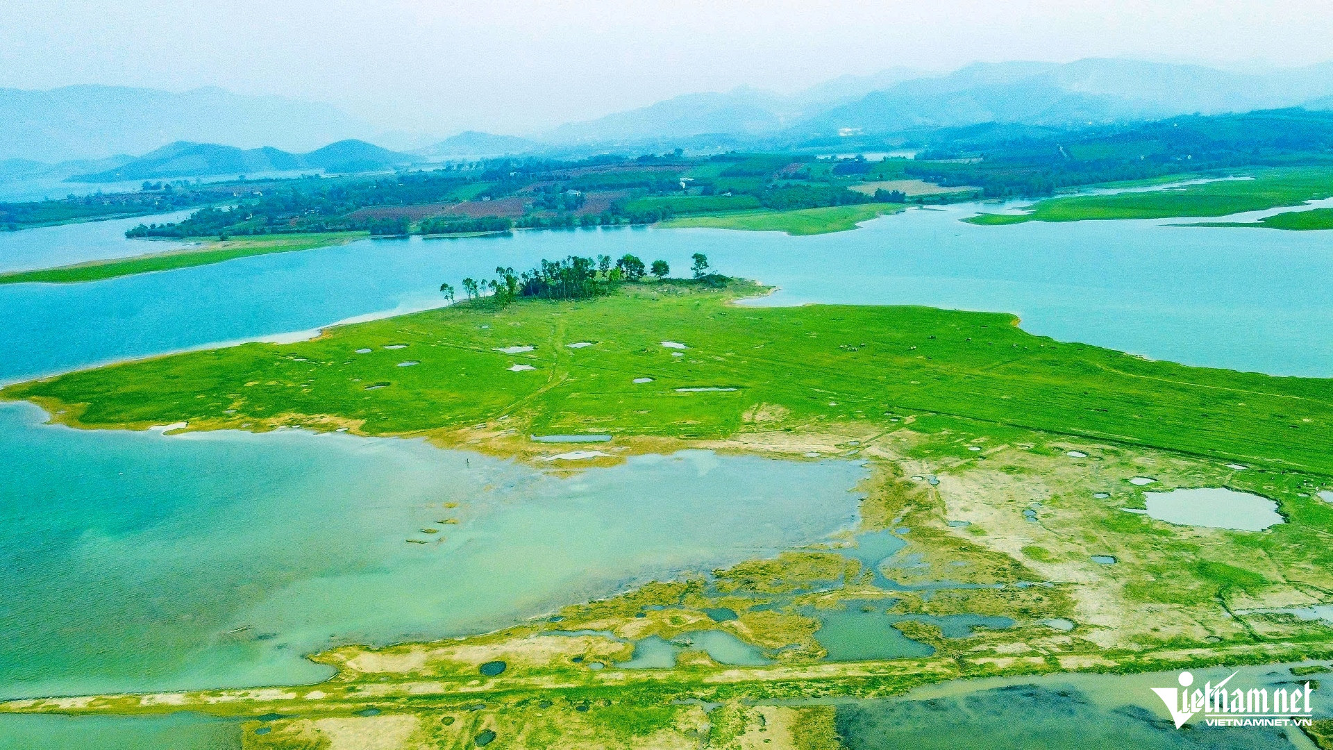 W-a3Khám phá hồ nước ngọt.jpg