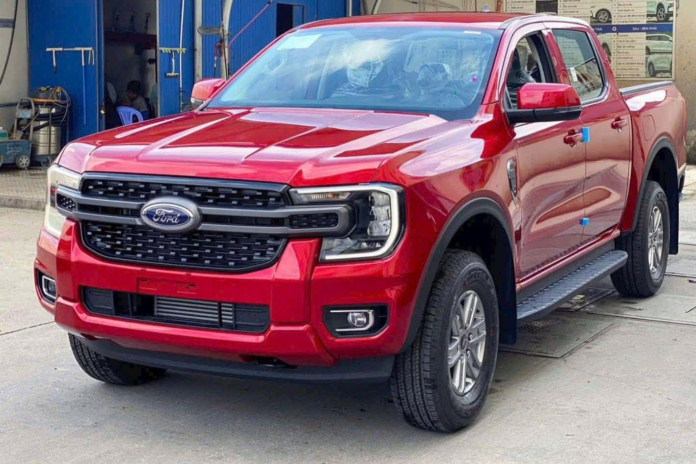 Xe bán tải và loạt mẫu ô tô máy dầu tại Việt Nam đổ đầy bình tốn bao nhiêu tiền?