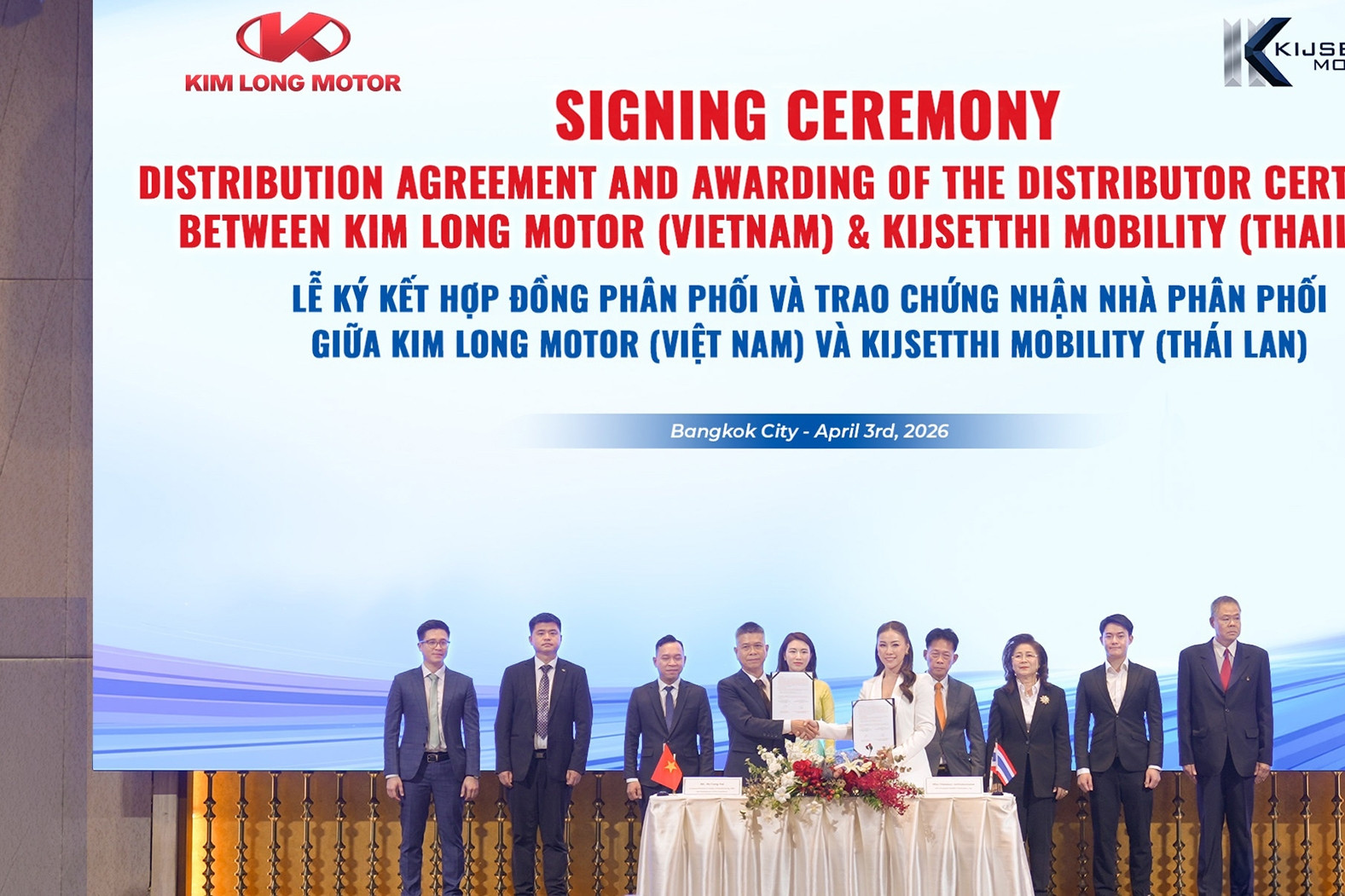 Xe bus Kim Long Motor lấn sân sang thị trường Thái Lan