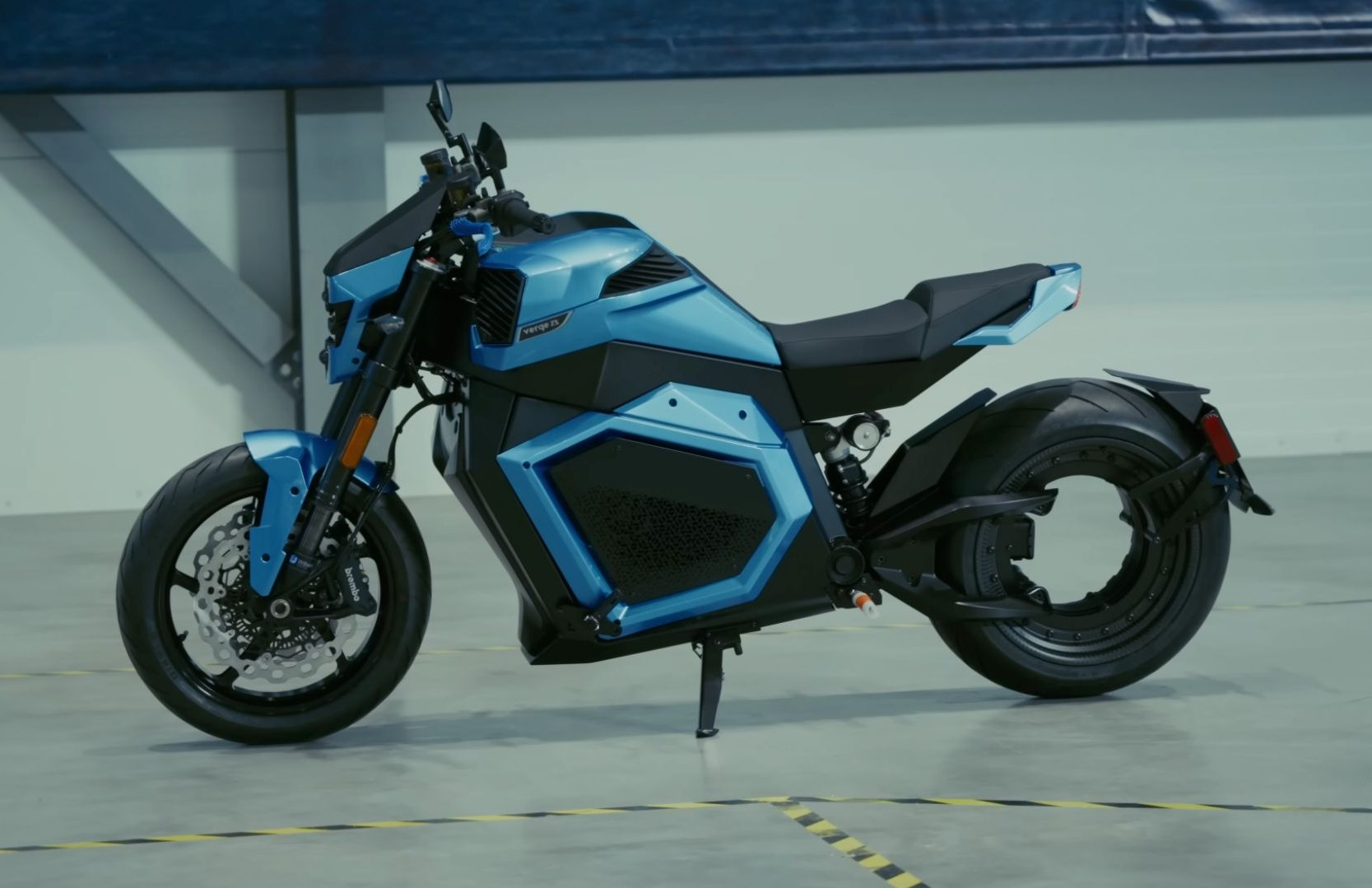  Xe máy điện pin thể rắn: Sạc 10 phút, chạy gần 600km 