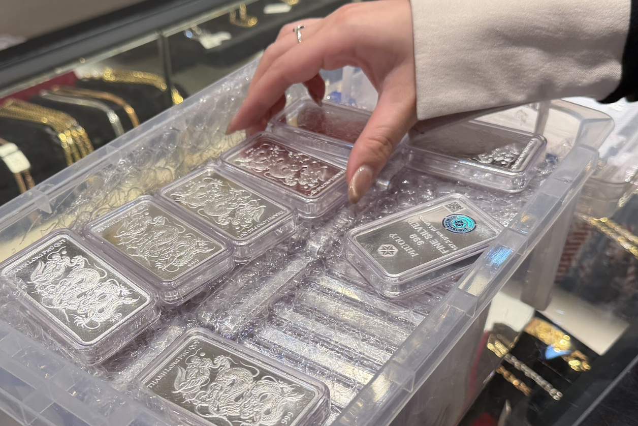 Giá bạc hôm nay 6/4/2026 giảm gần 1 triệu đồng/kg