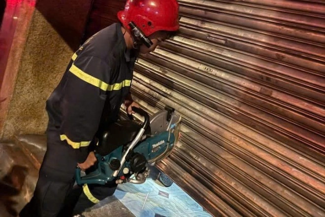 Cháy nhà 6 tầng có 2 người mắc kẹt bên trong ở trung tâm TPHCM