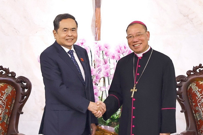 Chủ tịch Quốc hội chúc mừng Tổng Giáo phận Hà Nội dịp lễ Phục sinh 2026
