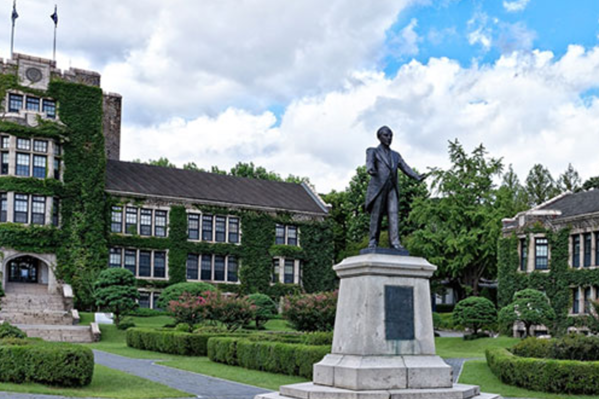 Đại học top đầu bị nghi sử dụng học giả nước ngoài để cải thiện thứ hạng