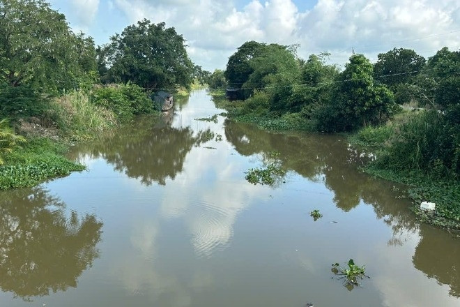 Hai trẻ nhỏ chới với rồi bị nước nhấn chìm, mất tích trên sông