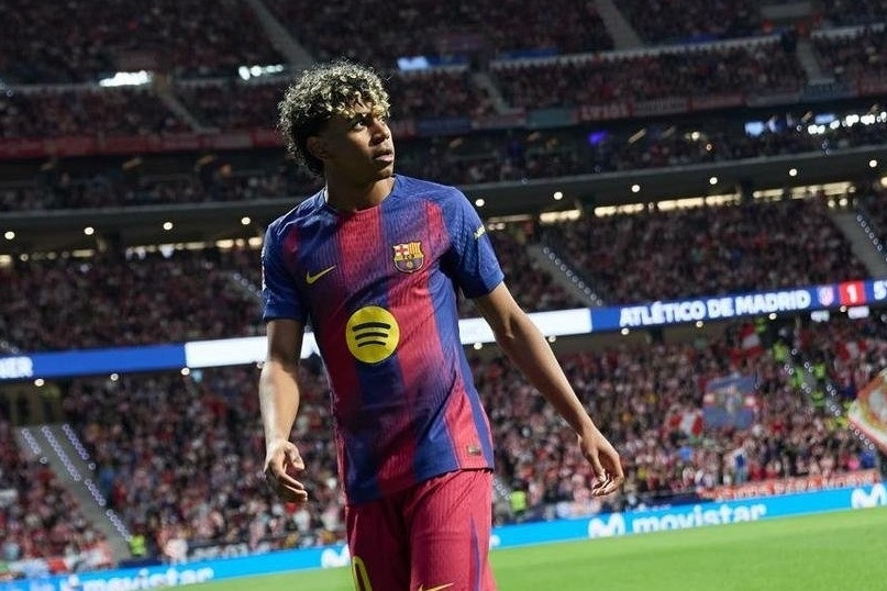 Hansi Flick nói gì Lamine Yamal không ăn mừng Barca thắng Atletico