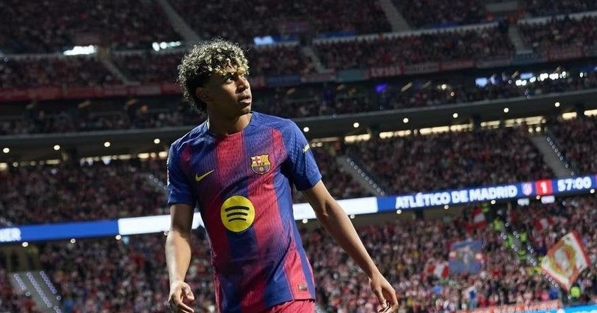 Hansi Flick nói gì Lamine Yamal không ăn mừng Barca thắng Atletico