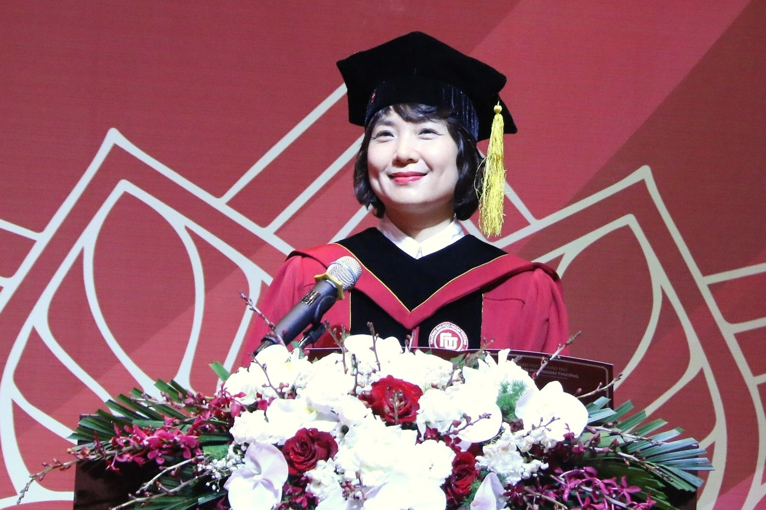 Hiệu trưởng Ngoại thương nhắn cử nhân đủ tĩnh lặng, ‘núi cao còn có núi cao hơn’