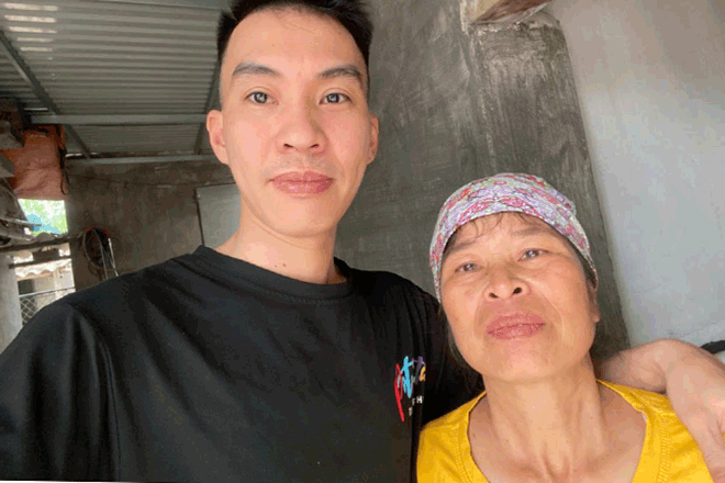 Hơn 30 năm gọi mẹ kế là ‘mẹ’, chàng trai Hưng Yên kể điều xúc động