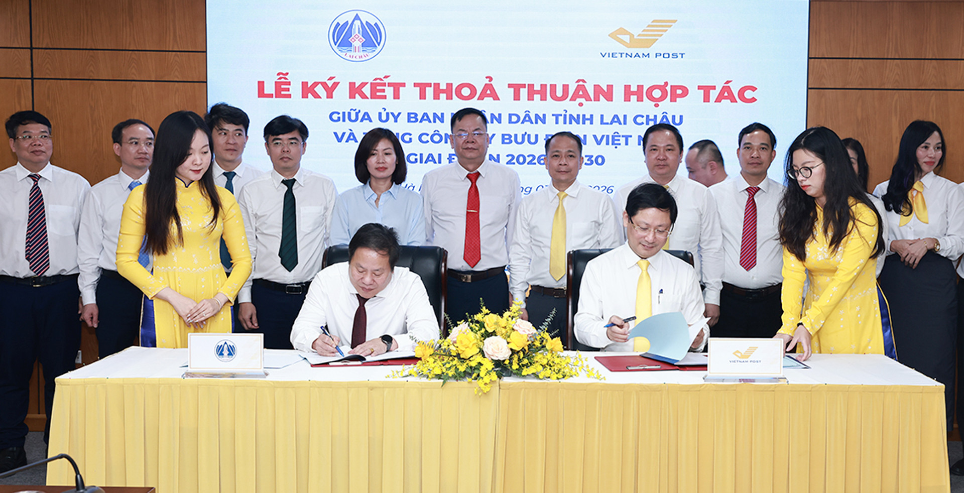 ky ket hop tac Vietnam Post va Lai Chau.jpg