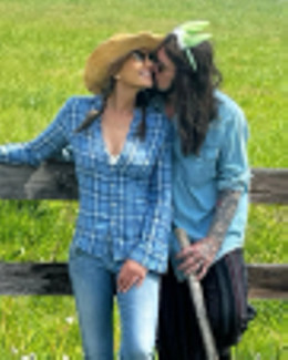 liz hurley elizabeth hurley instagram 988691998.webp