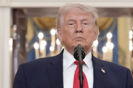 Bản tin trưa 5/4: Ông Trump nhắc Iran về hạn chót mở lại eo biển Hormuz