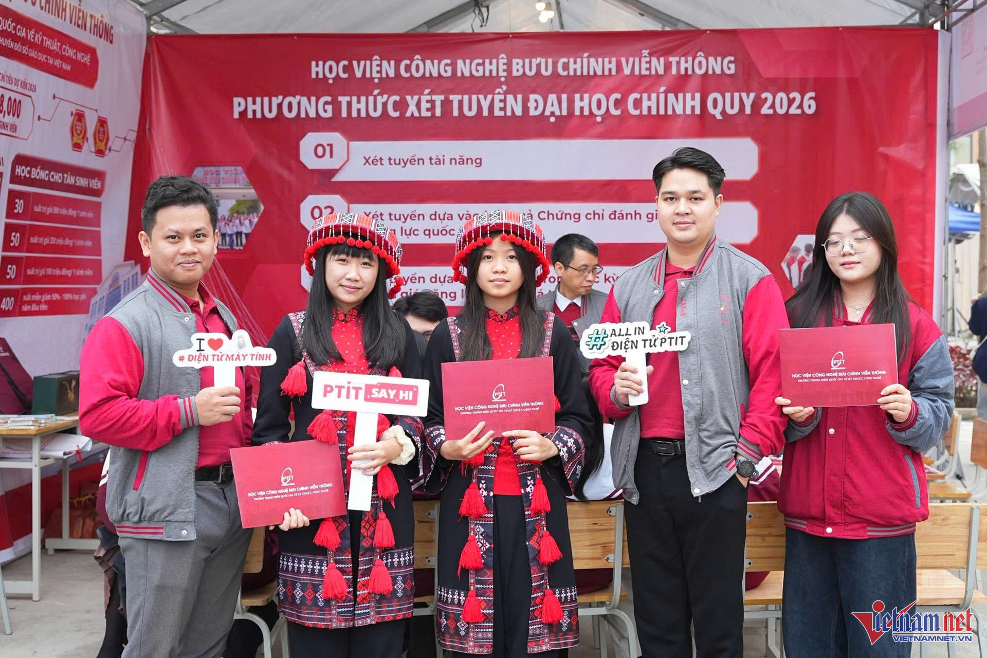 W-tu van tuyen sinh 2026 1.jpg