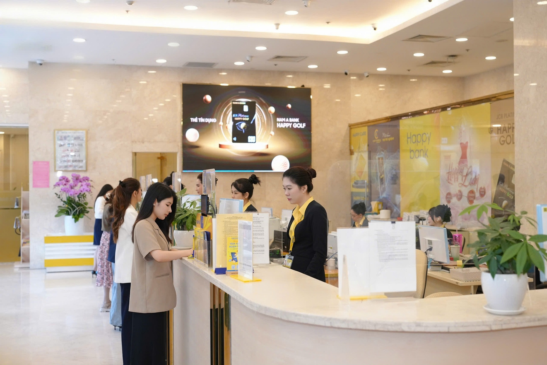 Lãi suất ngân hàng hôm nay 6/4/2026: Tăng mạnh, cuộc đua đẩy lãi suất trên 7%