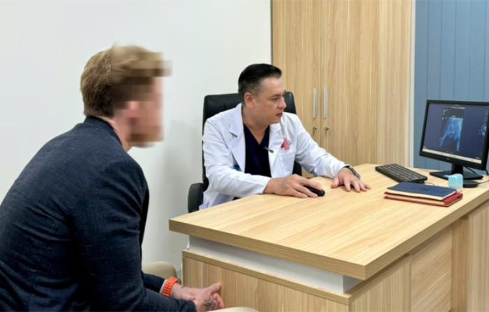 bac si tai kham 90876.png