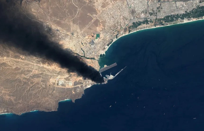 Căng thẳng Trung Đông leo thang, ông Trump yêu cầu phong tỏa ảnh vệ tinh